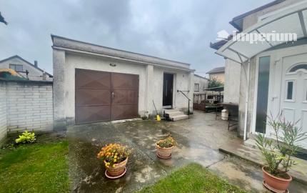 Na predaj 4 - izbový rodinný dom v obci Kalinkovo .