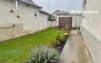 Na predaj 4 - izbový rodinný dom v obci Kalinkovo .