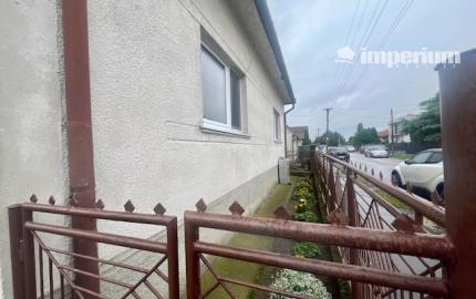 Na predaj 4 - izbový rodinný dom v obci Kalinkovo .