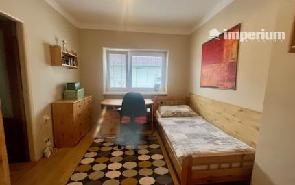 Na predaj 4 - izbový rodinný dom v obci Kalinkovo .