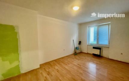 REZERVOVANÉ - predaj 2 izb. byt v Šamoríne, Školská ulica.