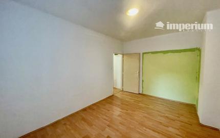 REZERVOVANÉ - predaj 2 izb. byt v Šamoríne, Školská ulica.