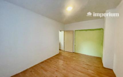 REZERVOVANÉ - predaj 2 izb. byt v Šamoríne, Školská ulica.