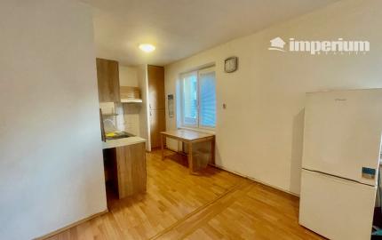 REZERVOVANÉ - predaj 2 izb. byt v Šamoríne, Školská ulica.