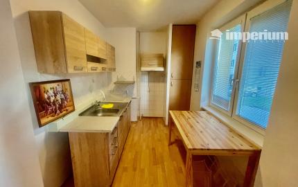 REZERVOVANÉ - predaj 2 izb. byt v Šamoríne, Školská ulica.