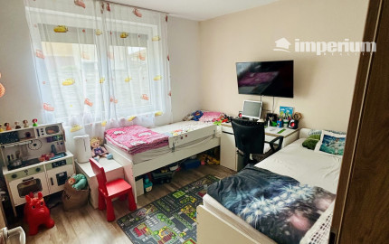 Veľké Dvorníky - predaj 3 izb. bytu so záhradkou a dvoma parkovacími miestami.