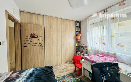 Veľké Dvorníky - predaj 3 izb. bytu so záhradkou a dvoma parkovacími miestami.