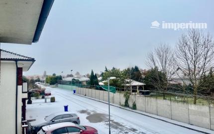 Dunajská Streda-predaj 3 izb. bytu dvoma parkovacími miestami v tichej ulici.