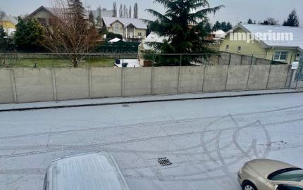 Dunajská Streda-predaj 3 izb. bytu dvoma parkovacími miestami v tichej ulici.