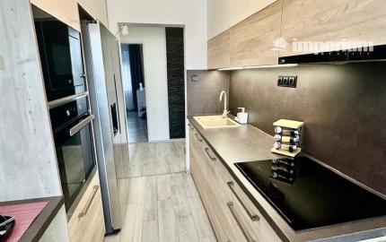 Gabčíkovo - predaj 3 izb. bytu + pozemok a garáž v uzamknutom dvore v centre mesta.