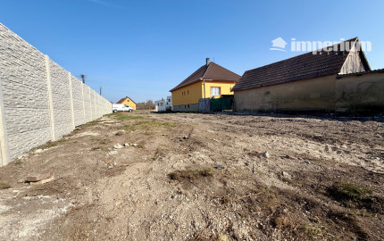 PREDAJ – slnečný stavebný pozemok s rozlohou 583m2, Kostolné Kračany časť Šipošovské Kračany