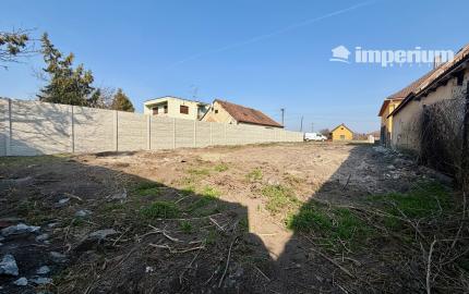 PREDAJ – slnečný stavebný pozemok s rozlohou 583m2, Kostolné Kračany časť Šipošovské Kračany