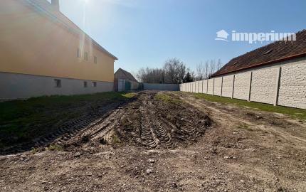 PREDAJ – slnečný stavebný pozemok s rozlohou 583m2, Kostolné Kračany časť Šipošovské Kračany