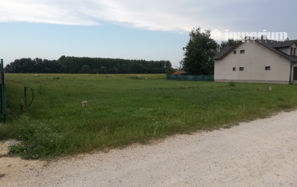 Predaj stavebné pozemky 769 m2 a 720 m2 v obci DUNASZIGET, Maďarsko - CENA : 61 eur / m2