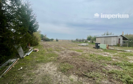 Pekný slnečný pozemok 1182 m2  na predaj - obec Čenkovce.