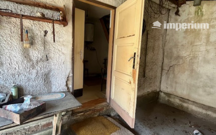 Na predaj 4izb. starší rodinný dom na 8 árovom pozemku v obci Lehnice -Sása.