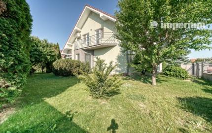 PRIESTRANNÝ RODINNÝ DOM V HAMULIAKOVE na pozemku 625 m2