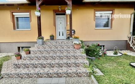 Na predaj elegantný 4-izbový rodinný dom v obci Hegyeshalom.