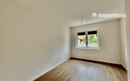 Priestranný moderný dom s vlastnou záhradou, terasou súčasť  trojdomu v obci Miloslavov časť Alžbetin Dvor.