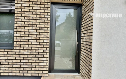 Priestranný moderný dom s vlastnou záhradou, terasou súčasť  trojdomu v obci Miloslavov časť Alžbetin Dvor.