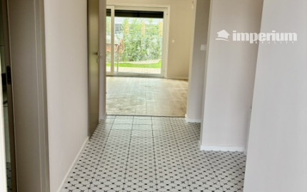 Moderný dom s vlastnou záhradou, terasou súčasť trojdomu v obci Miloslavov časť Alžbetin Dvor.