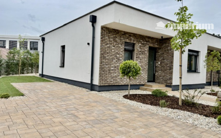 Moderný dom s vlastnou záhradou, terasou súčasť trojdomu v obci Miloslavov časť Alžbetin Dvor.