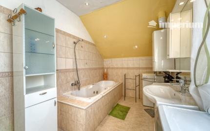 PRIESTRANNÝ RODINNÝ DOM V HAMULIAKOVE na pozemku 625 m2