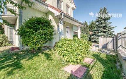 PRIESTRANNÝ RODINNÝ DOM V HAMULIAKOVE na pozemku 625 m2