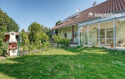 PRIESTRANNÝ RODINNÝ DOM V HAMULIAKOVE na pozemku 625 m2