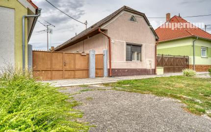 Rodinný dom na predaj v obci Báč – pozemok 919 m²
