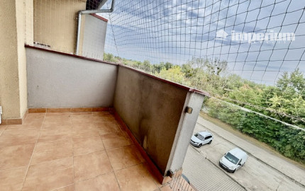 Na predaj 3 izbový byt s 2-ma balkónmi ,1parkovacie miesto v obci Rajka.