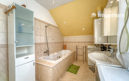 PRIESTRANNÝ RODINNÝ DOM V HAMULIAKOVE na pozemku 625 m2