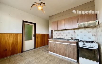VEĽKOMETRÁŽNY 2-IZBOVÝ BYT V ÚPLNOM CENTRE ŠAMORÍNA | 65,58 m² | ZASKLENÝ BALKÓN