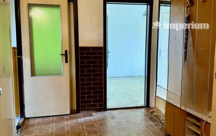 VEĽKOMETRÁŽNY 2-IZBOVÝ BYT V ÚPLNOM CENTRE ŠAMORÍNA | 65,58 m² | ZASKLENÝ BALKÓN