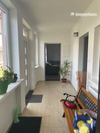 Rodinný dom len na skok od koryta Malého Dunaja? TENTO DOMČEK VÁM HO POSKYTNE.