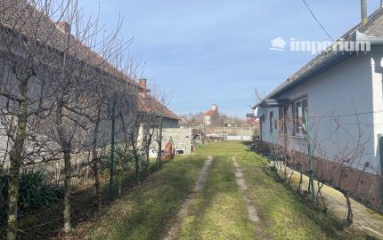 Rodinný dom len na skok od koryta Malého Dunaja? TENTO DOMČEK VÁM HO POSKYTNE.