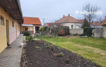 Na predaj 4izb. starší rodinný dom na 9 árovom pozemku v Maďarsku, obec Jánossomorja.