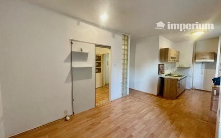 REZERVOVANÉ - predaj 2 izb. byt v Šamoríne, Školská ulica.