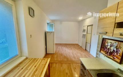 REZERVOVANÉ - predaj 2 izb. byt v Šamoríne, Školská ulica.