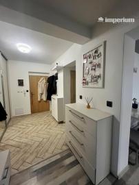 Na predaj pekný veľkometrážny 3 izbový byt s garážou na ul. Nová Ves.