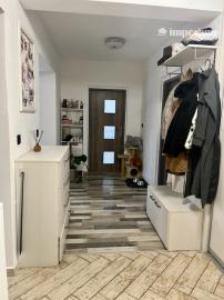 Na predaj pekný veľkometrážny 3 izbový byt s garážou na ul. Nová Ves.