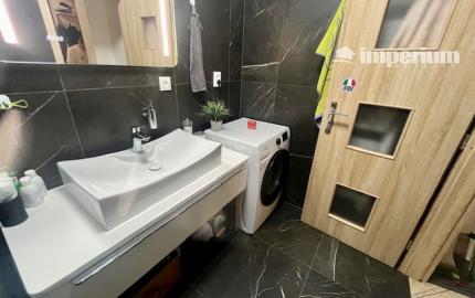 Na predaj pekný veľkometrážny 3 izbový byt s garážou na ul. Nová Ves.