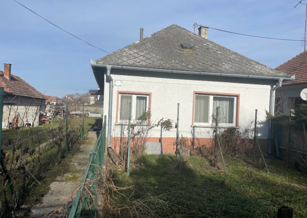 REZERVOVANÉ - Rodinný dom len na skok od koryta Malého Dunaja? TENTO DOMČEK VÁM HO POSKYTNE.