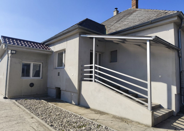 Na predaj 4  - izbový rodinný dom s veľkou záhradou v obci Veľké Kosihy