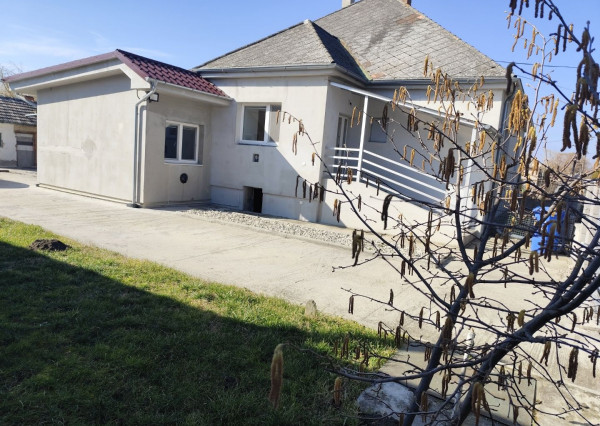 Na predaj 4  - izbový rodinný dom s veľkou záhradou v obci Veľké Kosihy