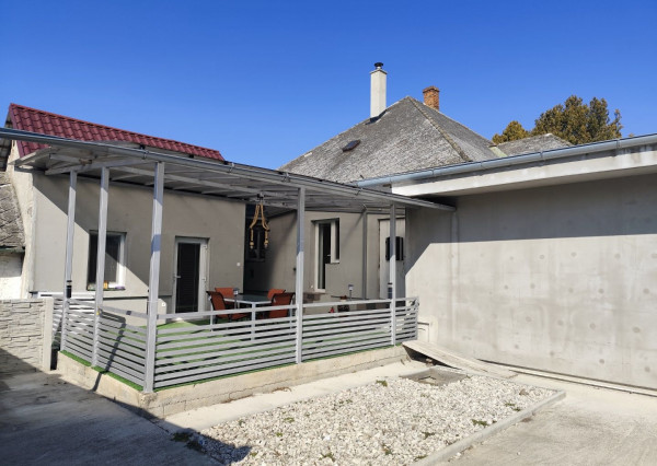 Na predaj 4  - izbový rodinný dom s veľkou záhradou v obci Veľké Kosihy