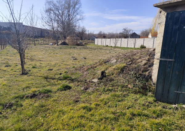 Na predaj 4  - izbový rodinný dom s veľkou záhradou v obci Veľké Kosihy