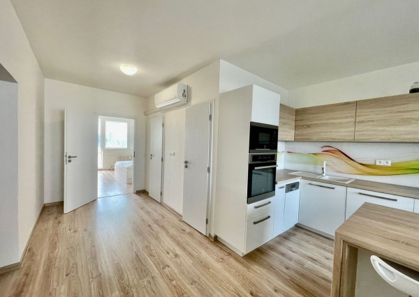 Na predaj pôvodne 3.izb. byt, kompletná rekonštrukcia, Bratislava - Petržalka, Jasovská ulica.