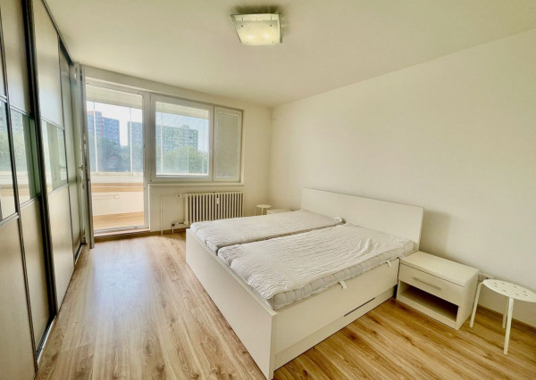 Na predaj pôvodne 3.izb. byt, kompletná rekonštrukcia, Bratislava - Petržalka, Jasovská ulica.