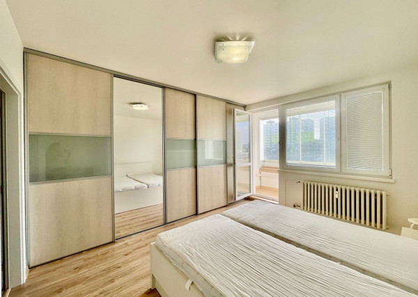 Na predaj pôvodne 3.izb. byt, kompletná rekonštrukcia, Bratislava - Petržalka, Jasovská ulica.